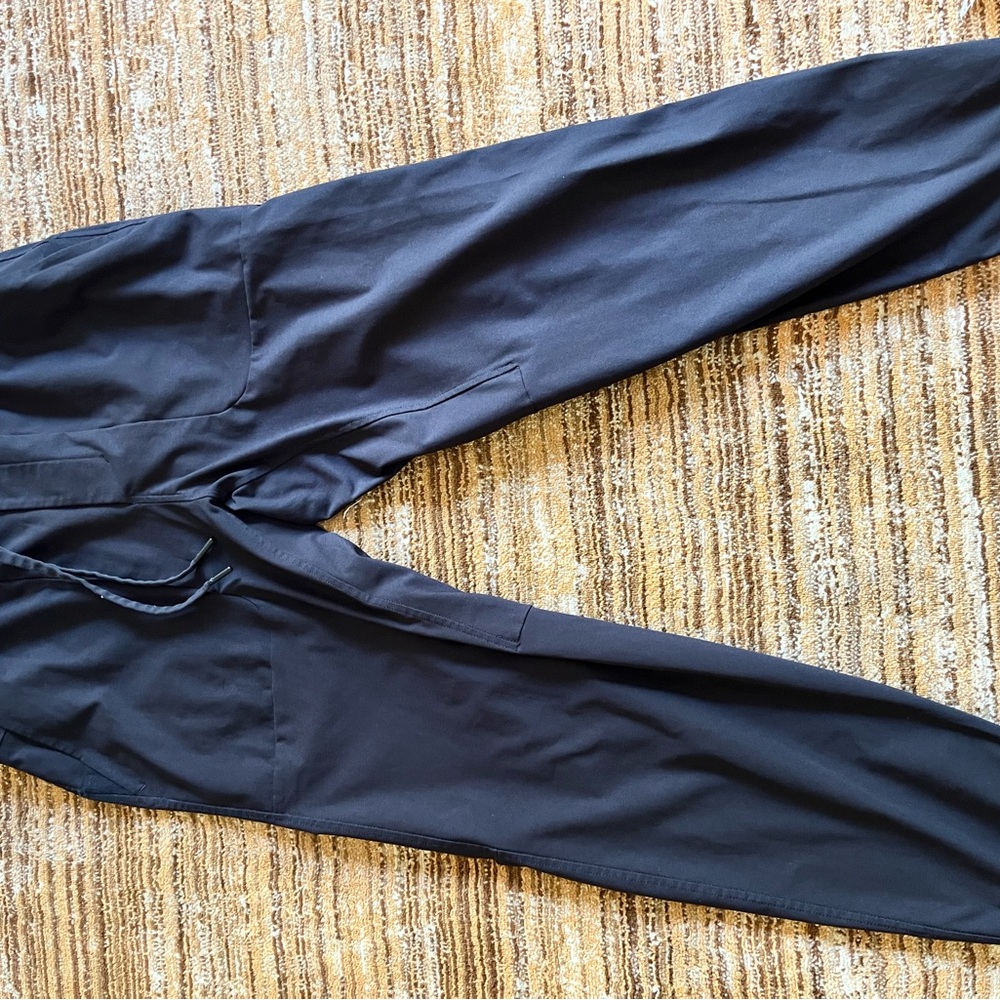 Black Lululemon Scrub Pants M